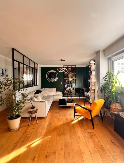 Appartement Chic Flat With Terrasse Parijs